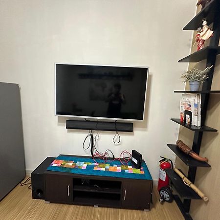 Taguig 1 Bedroom With Balcony Netflix Near Bgc Mc Kinley Manila Exterior foto