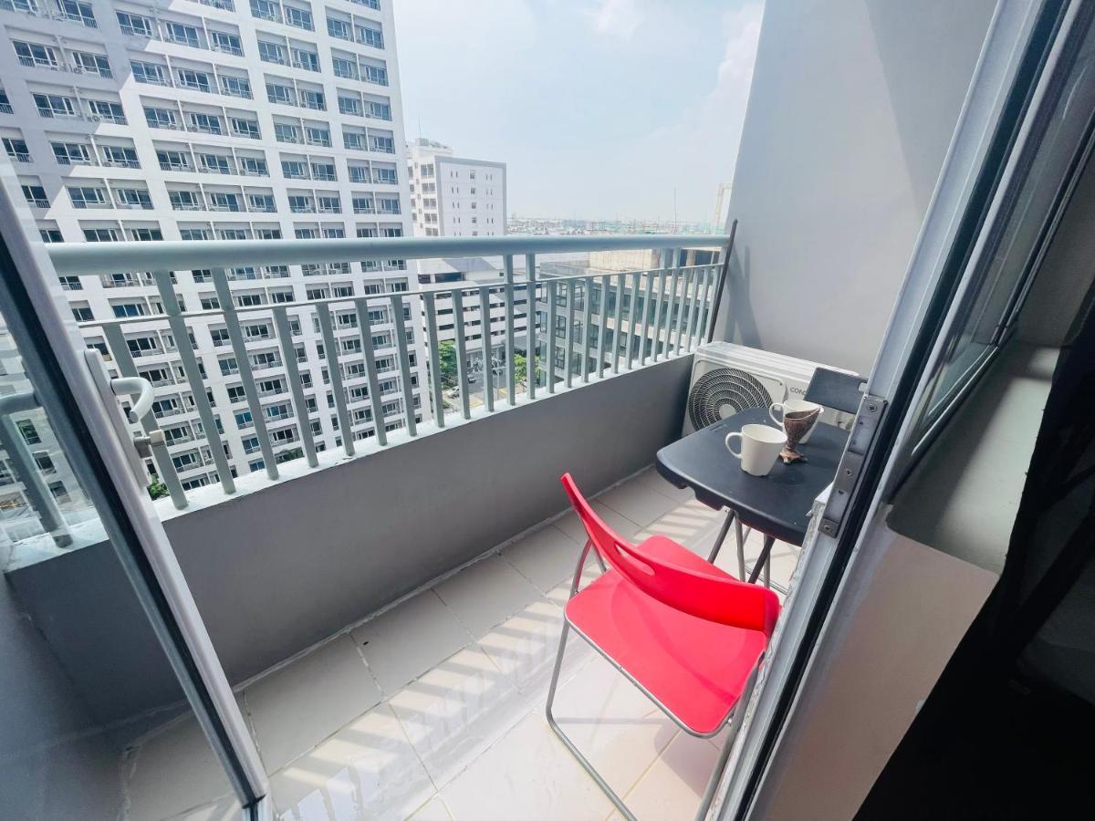 Taguig 1 Bedroom With Balcony Netflix Near Bgc Mc Kinley Manila Exterior foto